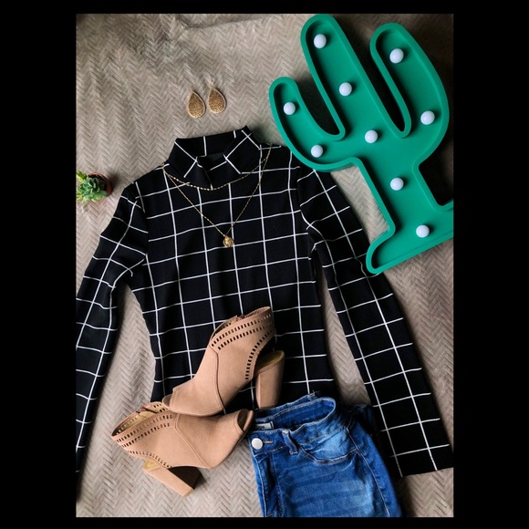 Mock Turtleneck Black and White Long Sleeve - Picture 1 of 3